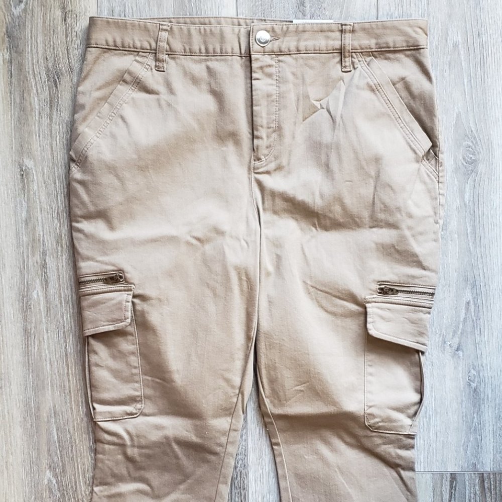 LADIES INC. SKINNY LEG MID RISE CARGO PANTS, SZ 10-NWT